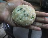 A picture of step 4 of Kairi coconut chutney stuffed Sabudana bomb.