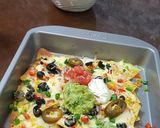 A picture of step 4 of Cheese nachos with salsa and guacamole.