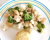 Foto del paso 4 de la receta: Pollo con brócoli y coliflor
