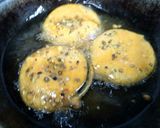 A picture of step 3 of Brinjal pakoda.