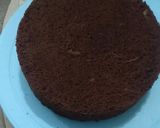 A picture of step 4 of 2 pond chocolate spong cake.