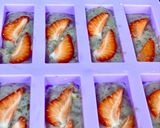 Une image de l'étape 5 de Financier aux amandes concassées et purée de fraises.