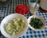Une image de l'étape 1 de Salade de Tomates et Concombre.