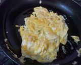 A picture of step 1 of Singaporean Rice with Noodles.
