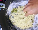 Hình bước làm 3 của món Nấu ăn cùng con: Mì trứng húng quế tươi và bolognese tôm