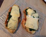 Foto del paso 3 de la receta: Filetes de pollo con espinacas a la crema