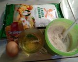 Foto langkah ke 1 dari resep Odading no mixer, 1 telur. Takaran sendok dan gelas🤗.