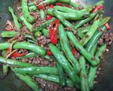 Foto langkah ke 4 dari resep Tumis Buncis Daging Szechuan.