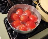 Foto del paso 2 de la receta: Huevos Ahogados en Salsa de Tomate, Caseros