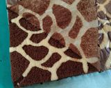 Foto langkah ke 9 dari resep Giraffe Swiss Roll Cake.