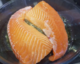 Foto del paso 1 de la receta: Salmón al horno sobre puré de boniato con ensalada