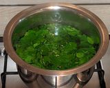 A picture of step 1 of Methi Matar Malai.