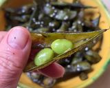 Foto del paso 6 de la receta: Edamames enchilados 🫛 Vainas de soja verde con chile jalapeño 🌶️ y sal al Malbec 🍷