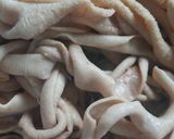 Foto langkah ke 1 dari resep Usus Ayam Bumbu Kuning resep Mama.