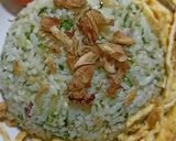 Foto langkah ke 7 dari resep Nasi Goreng Ijo Daun Jeruk.