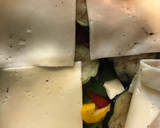 Foto del paso 3 de la receta: Pastel al horno de berenjenas, pimentón y papas gratinados con queso