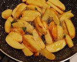 Foto del passaggio 4 della ricetta Tentacoli di wurstel e patate prezzemolate