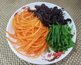 Hình bước làm 2 của món Miến xào mề gà