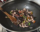 Foto langkah ke 6 dari resep Tumis Cumi Belimbing Wuluh.