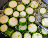 Foto langkah ke 3 dari resep Sop Oyong Tahu.