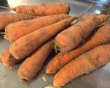 Une image de l'étape 1 de Carottes à l'orange, miel, épices et oignon de roscoff.
