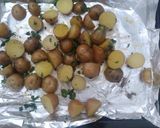 Foto langkah ke 5 dari resep Simple Roasted Chicken with Roasted Potato.