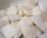 A picture of step 1 of Braised Spare Ribs in Daikon.