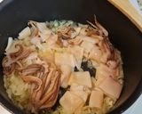 Foto del paso 2 de la receta: Chipirones guisados con calabaza, setas y gambas