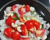 A picture of step 1 of Kadai Paneer.