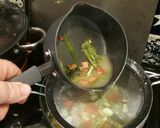 A picture of step 3 of Noodle soup (Tom Yam soup).