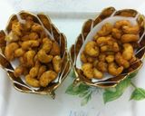 A picture of step 7 of Besan coated mazedar masala kaju.