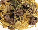 Foto langkah ke 7 dari resep Wagyu Aglio Olio with Mushroom and Truffle Oil.