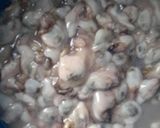 Foto langkah ke 1 dari resep Isi Kerang Masak Kuning.