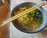 Foto del passaggio 4 della ricetta Ramen "a modo mio" con Mie-Noodles, Pollo e Verdure