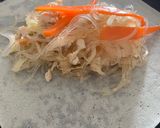 รูปขั้นตอนการทำที่ 4 ของ ปอเปี๊ยะทอดไส้ไก่