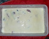 A picture of step 4 of White Christmas ice cream sandwich.
