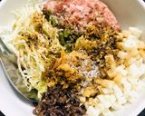 Hình bước làm 1 của món Há cảo Nhật Bản - Gyoza