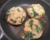 Foto del paso 4 de la receta: Hamburguesas de pollo y espinacas