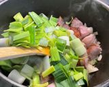 Une image de l'étape 10 de Soupe paysanne aux poireaux, carottes, pommes de terre et lard.