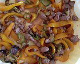 Foto del passaggio 2 della ricetta Pizza rustica con verdure e salsiccia