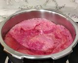 A picture of step 3 of Gajar- beetroot halwa in pressure cooker.