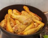 Foto del paso 3 de la receta Muslos de pollo fritos con vino y limón