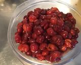 Une image de l'étape 1 de Compote de cerises et cassis.