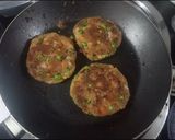 A picture of step 5 of Vegetable Aloo Tikki Burger.