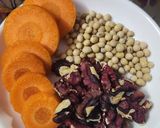 Hình bước làm 1 của món Sữa đậu nành + óc chó + cà rốt🥕🥕🥕🫛🫛🫛