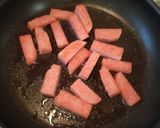 A picture of step 4 of Stir-Fried Udon with Spam and Mixed Vegetables.