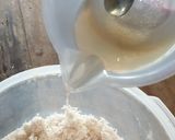 A picture of step 3 of Gluten rice with Coconut (Wingko Babat).