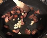 Une image de l'étape 8 de Poêlée de radis noir à la tomate,ail mariné et chorizo noir.