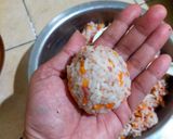 Foto langkah ke 3 dari resep Nasi Kepal Selimut.