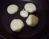 Foto langkah ke 6 dari resep Bakpia Basah Isi Keju.